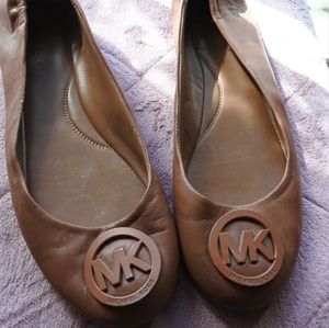 MICHAEL KORS BROWN FLATS